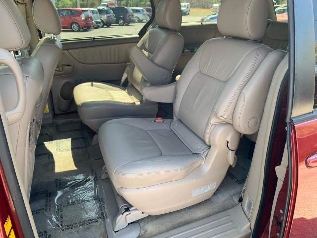 2009 Toyota Sienna XLE photo