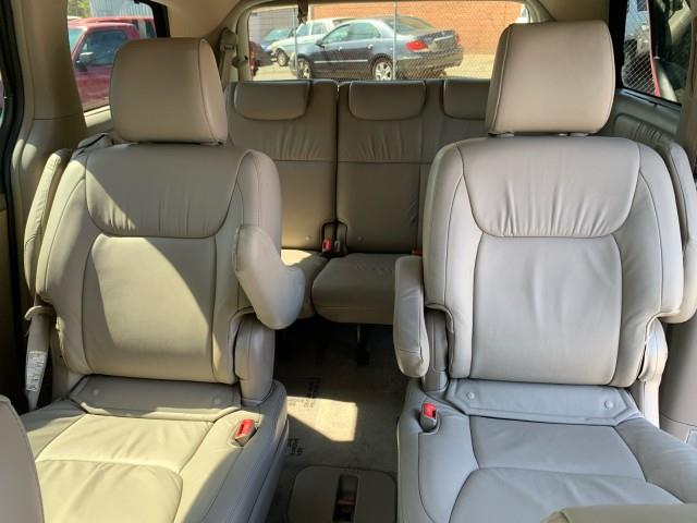 2009 Toyota Sienna XLE photo