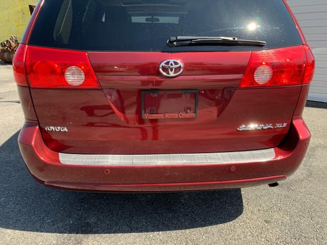 2009 Toyota Sienna XLE photo