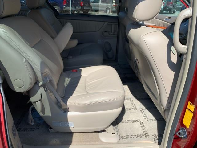2009 Toyota Sienna XLE photo