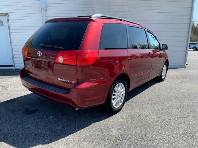 2009 Toyota Sienna XLE photo