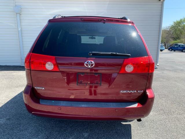 2009 Toyota Sienna XLE photo