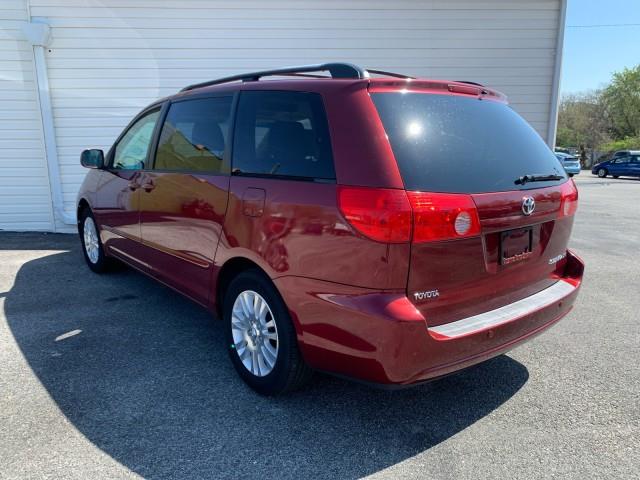 2009 Toyota Sienna XLE photo
