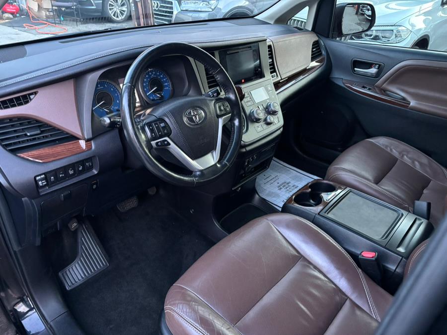 2017 Toyota Sienna Limited Premium AWD 7-Passenge photo