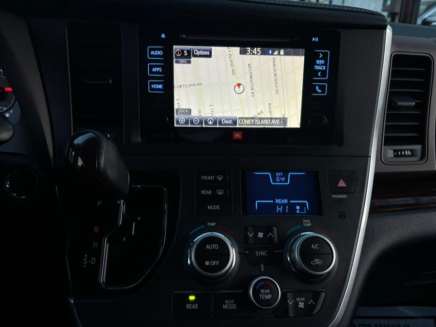 2017 Toyota Sienna Limited Premium AWD 7-Passenge photo