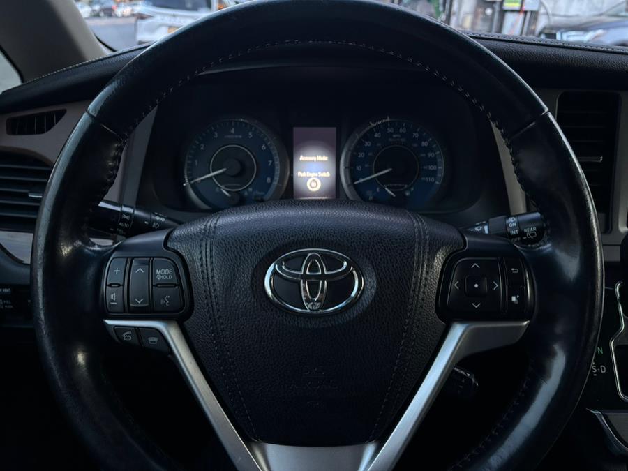 2017 Toyota Sienna Limited Premium AWD 7-Passenge photo