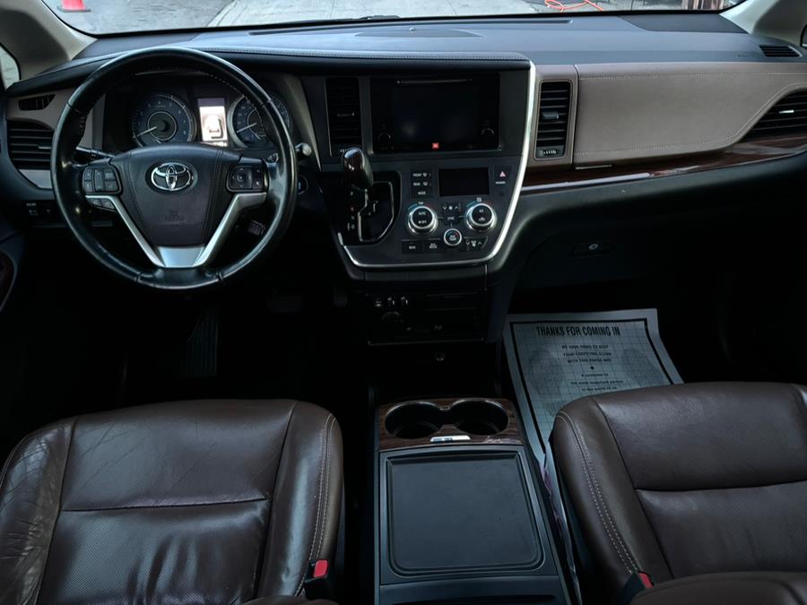 2017 Toyota Sienna Limited Premium AWD 7-Passenge photo