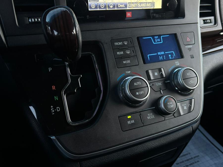 2017 Toyota Sienna Limited Premium AWD 7-Passenge photo