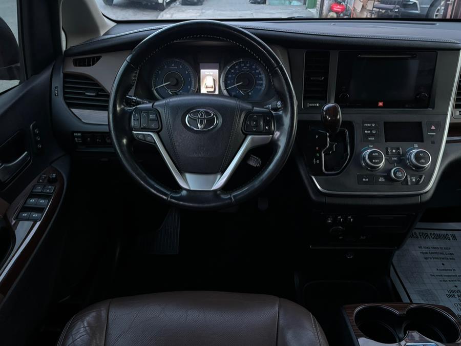 2017 Toyota Sienna Limited Premium AWD 7-Passenge photo