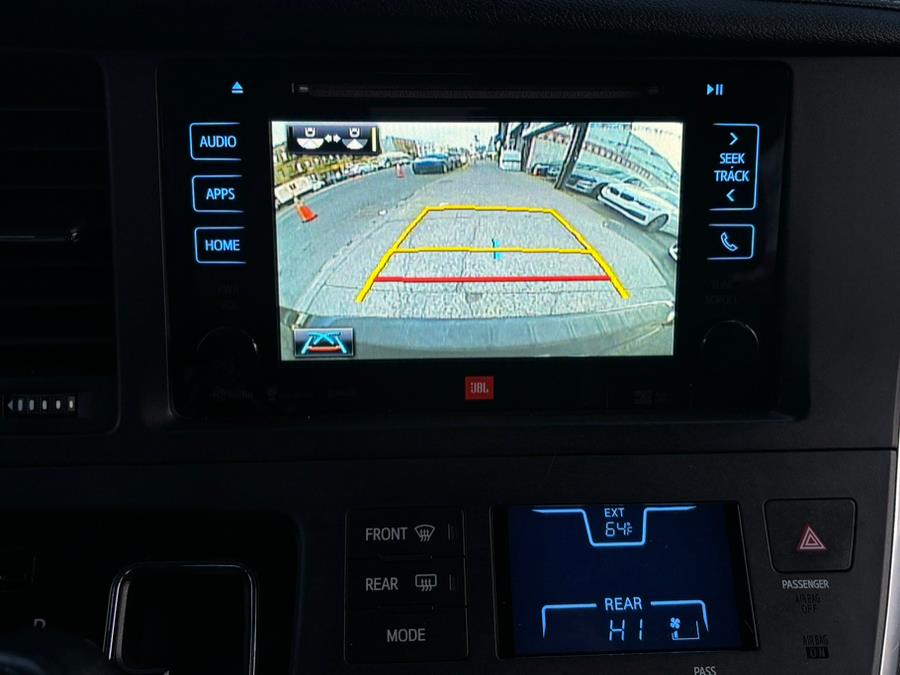 2017 Toyota Sienna Limited Premium AWD 7-Passenge photo