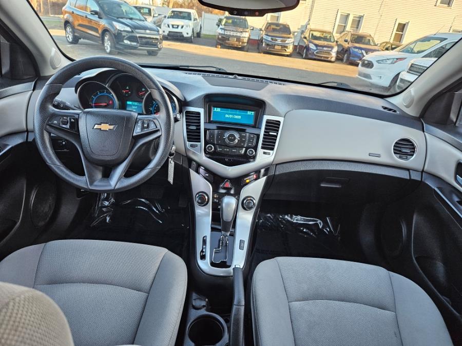 2015 Chevrolet Cruze 4dr Sdn Auto 1LT photo
