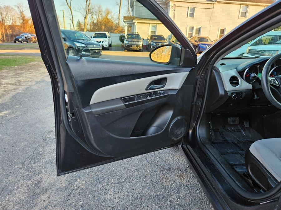 2015 Chevrolet Cruze 4dr Sdn Auto 1LT photo