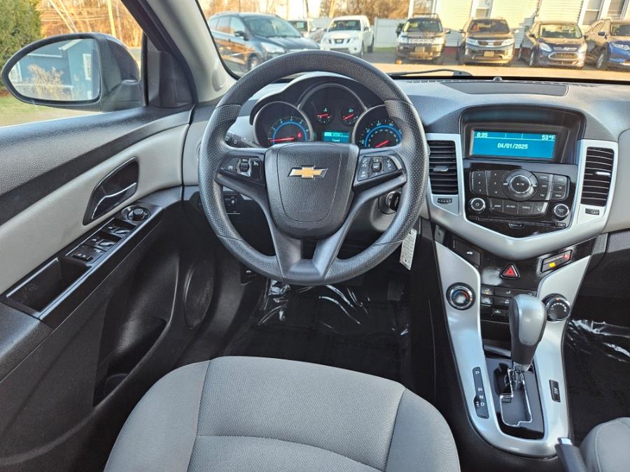 2015 Chevrolet Cruze 4dr Sdn Auto 1LT photo
