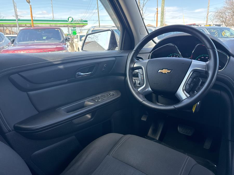 2017 Chevrolet Traverse FWD 4dr LT w/1LT photo