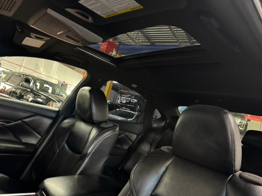 2016 Infiniti Q70 4dr Sdn V6 AWD photo