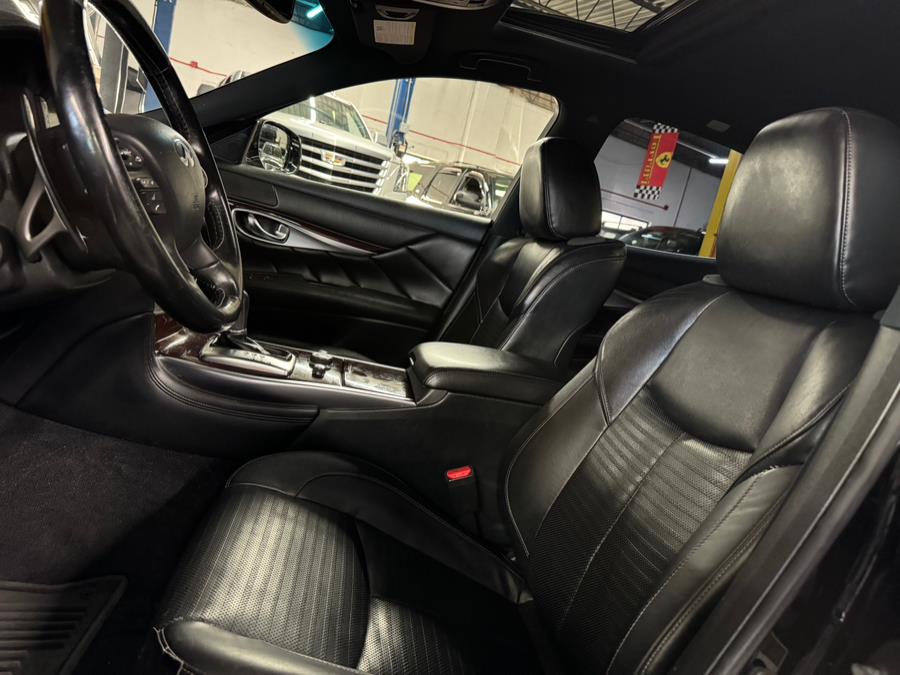 2016 Infiniti Q70 4dr Sdn V6 AWD photo