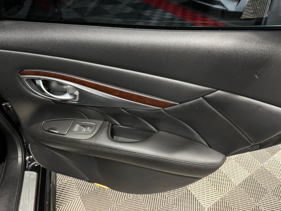 2016 Infiniti Q70 4dr Sdn V6 AWD photo