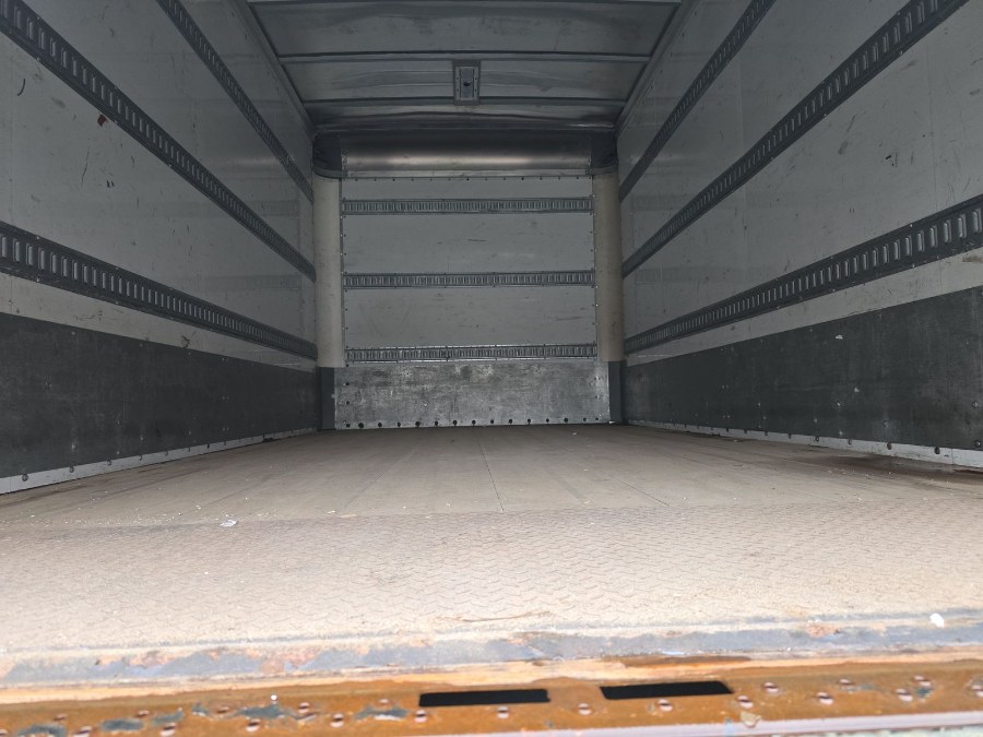 2020 Hino 195 16FT BOX + LIFT GATE + 19,500L photo