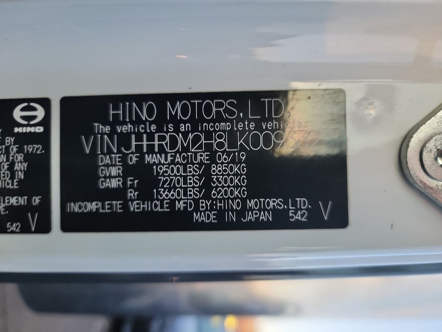 2020 Hino 195 16FT BOX + LIFT GATE + 19,500L photo