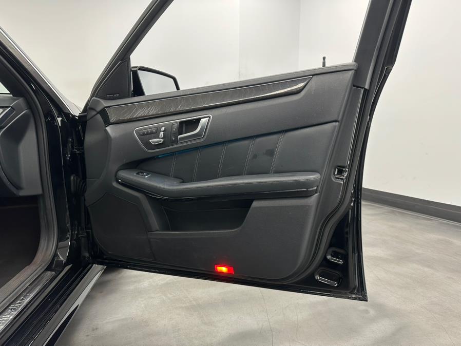 2016 Mercedes-Benz E-Class 4dr Sdn E400 4MATIC photo