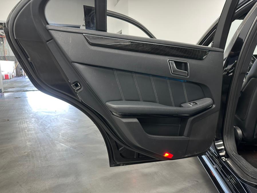2016 Mercedes-Benz E-Class 4dr Sdn E400 4MATIC photo
