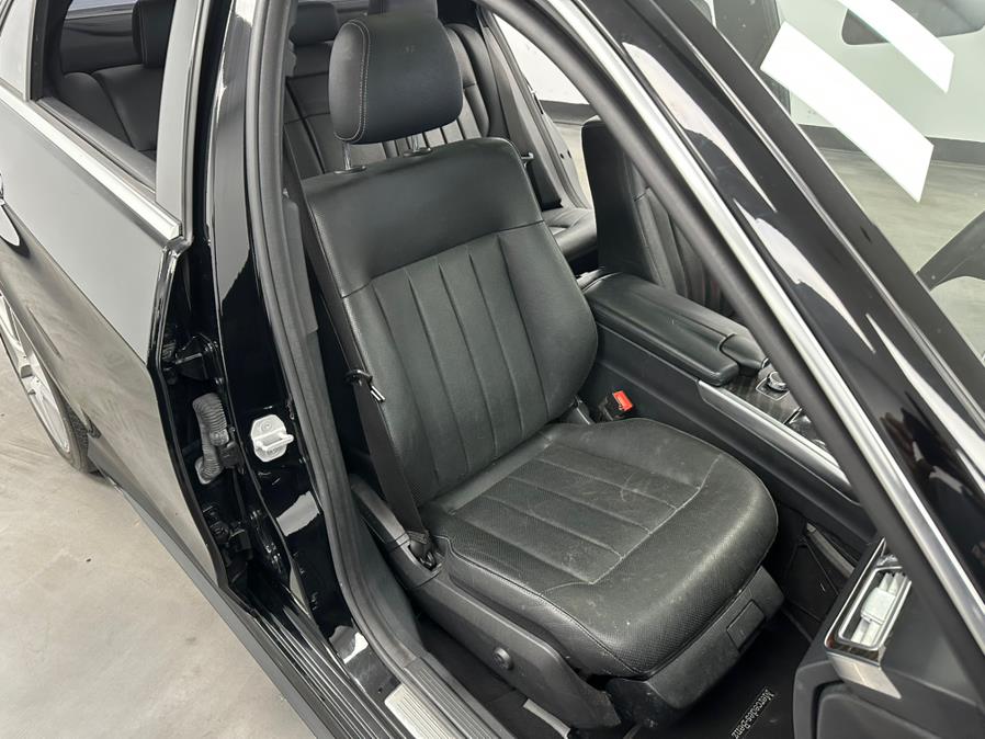 2016 Mercedes-Benz E-Class 4dr Sdn E400 4MATIC photo