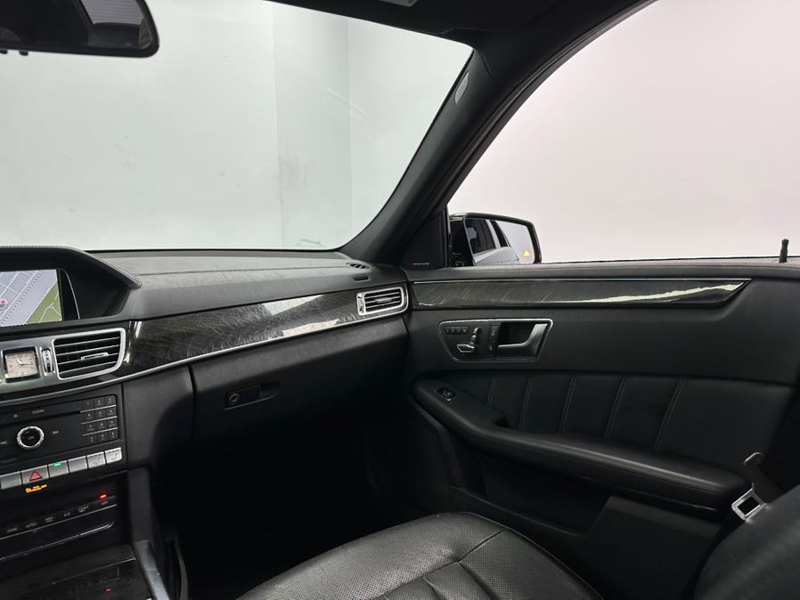 2016 Mercedes-Benz E-Class 4dr Sdn E400 4MATIC photo