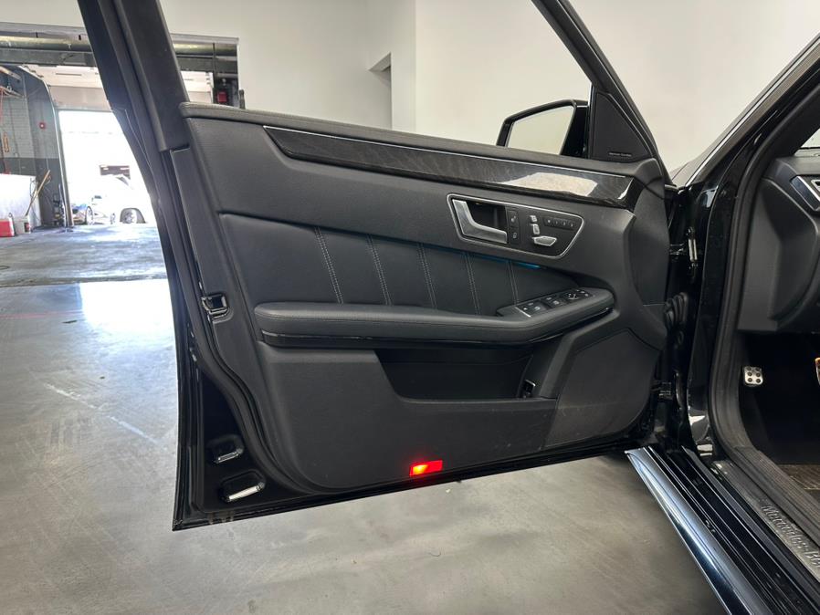 2016 Mercedes-Benz E-Class 4dr Sdn E400 4MATIC photo