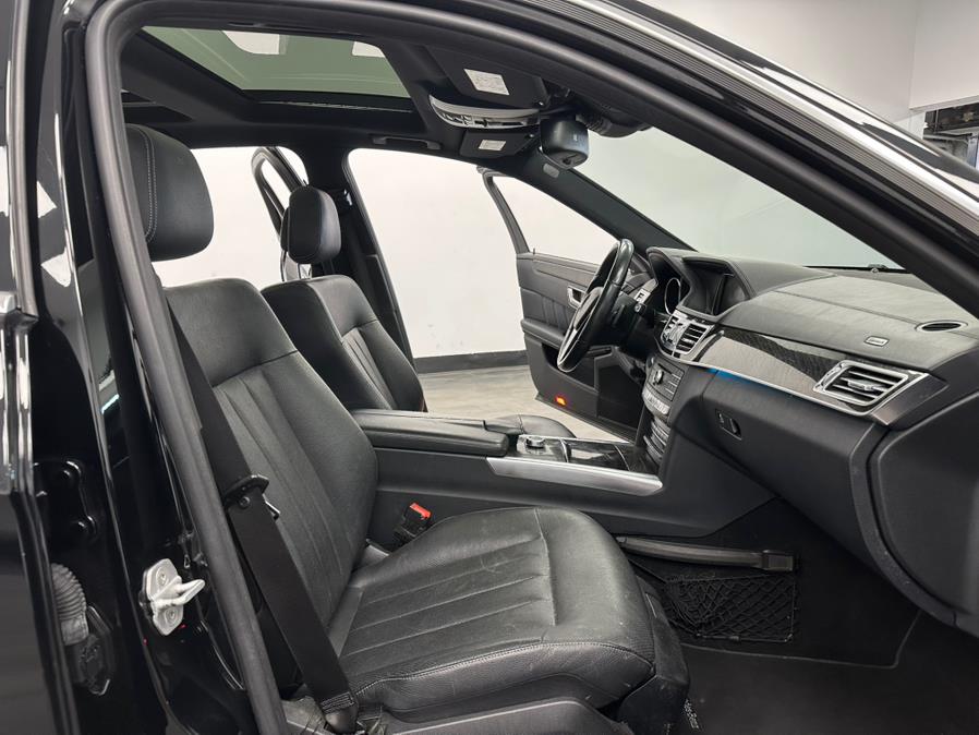 2016 Mercedes-Benz E-Class 4dr Sdn E400 4MATIC photo