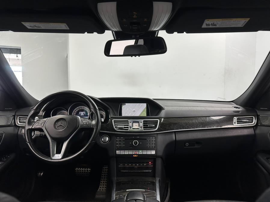 2016 Mercedes-Benz E-Class 4dr Sdn E400 4MATIC photo
