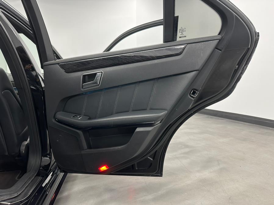 2016 Mercedes-Benz E-Class 4dr Sdn E400 4MATIC photo