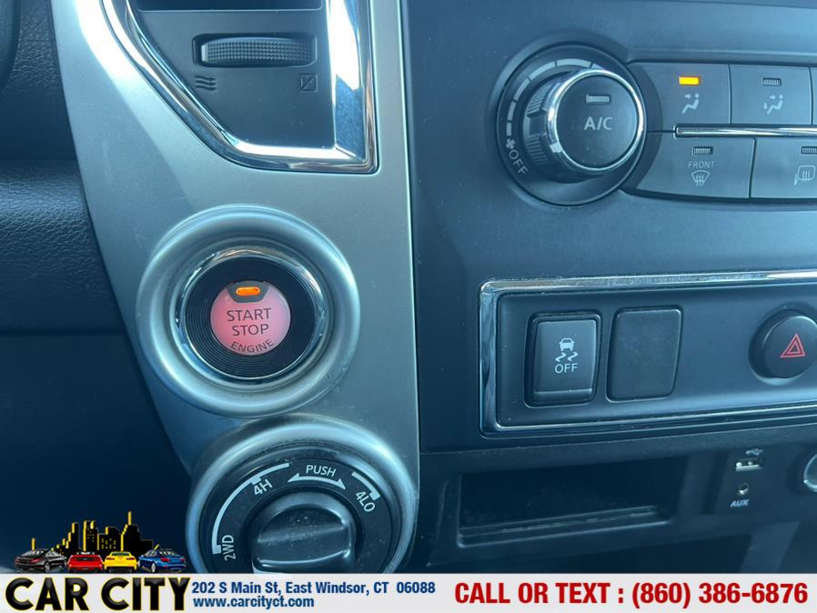 2017 Nissan Titan 4x4 Crew Cab S photo