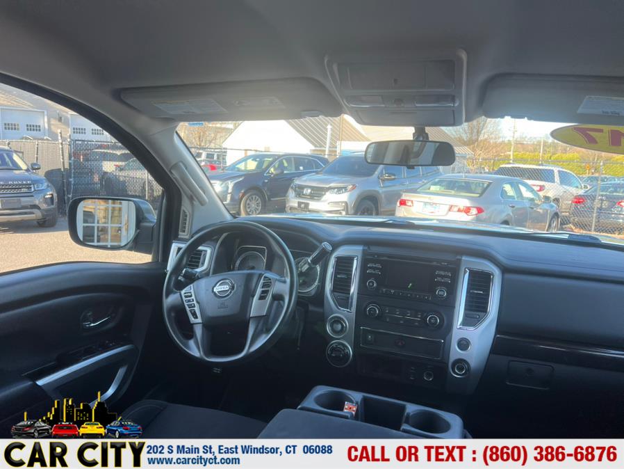 2017 Nissan Titan 4x4 Crew Cab S photo