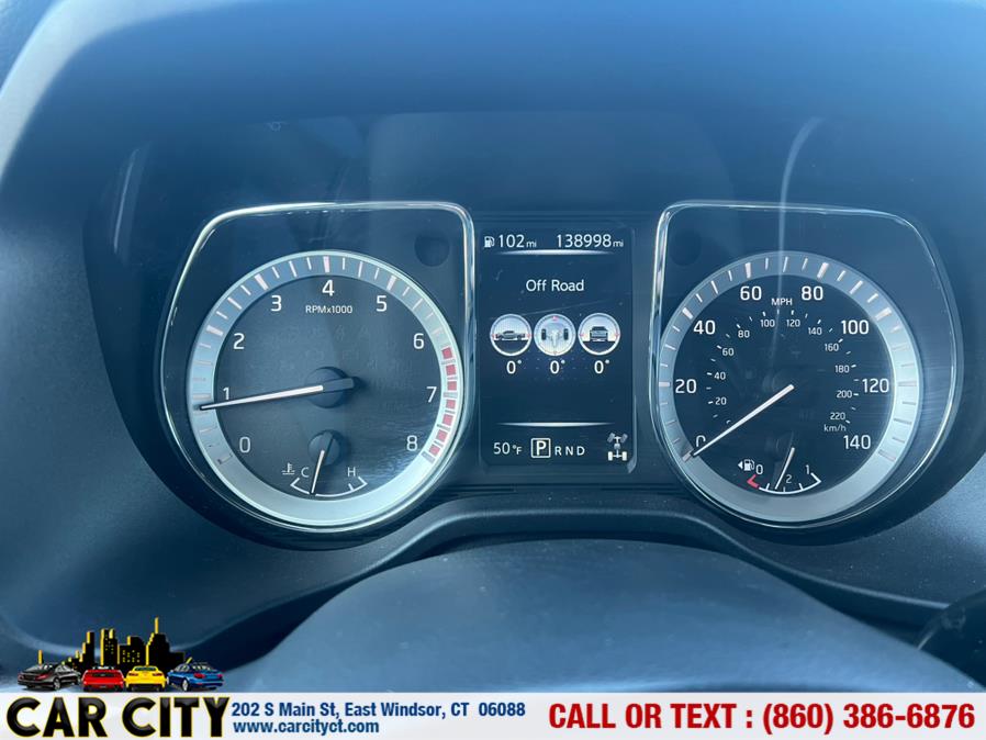 2017 Nissan Titan 4x4 Crew Cab S photo