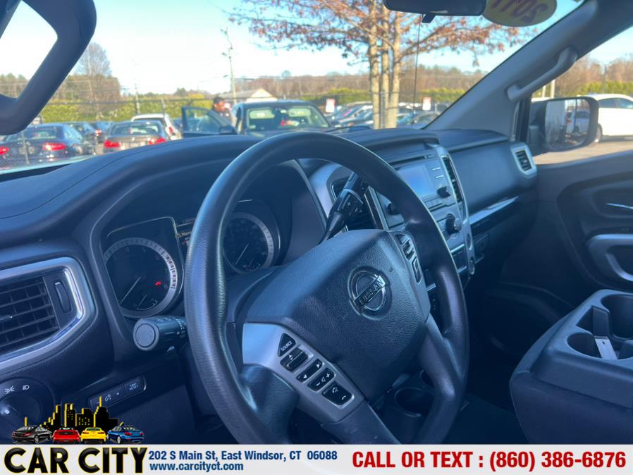 2017 Nissan Titan 4x4 Crew Cab S photo
