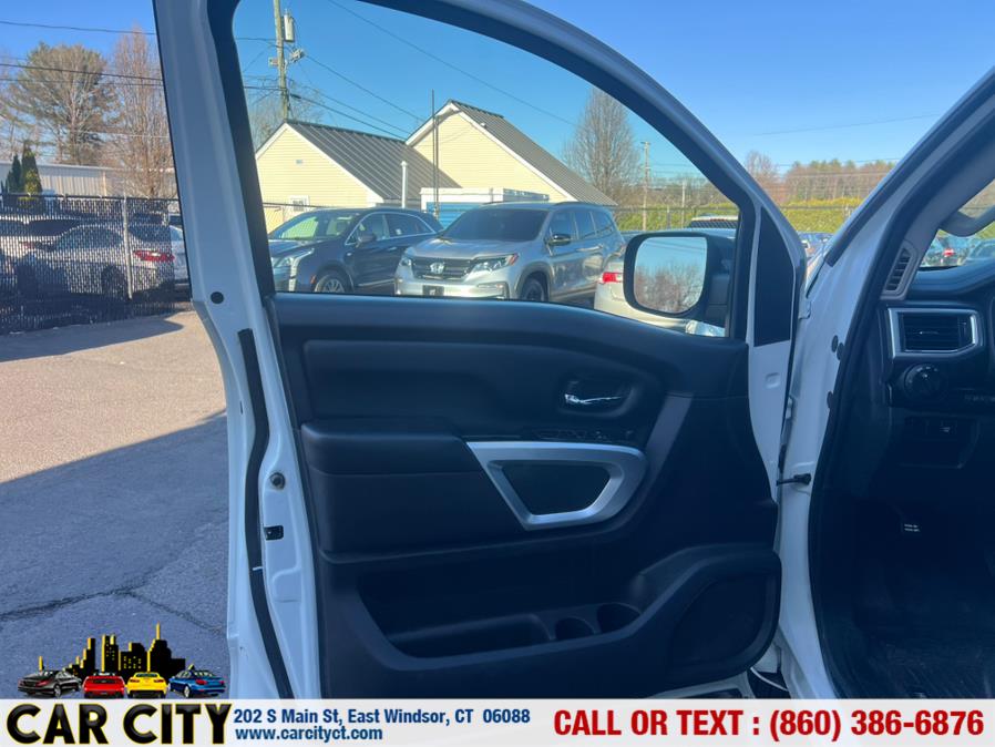 2017 Nissan Titan 4x4 Crew Cab S photo