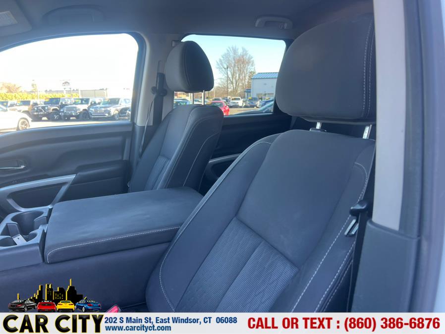 2017 Nissan Titan 4x4 Crew Cab S photo