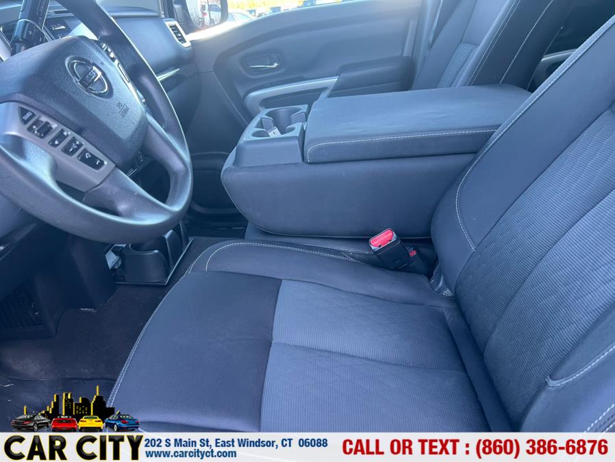 2017 Nissan Titan 4x4 Crew Cab S photo