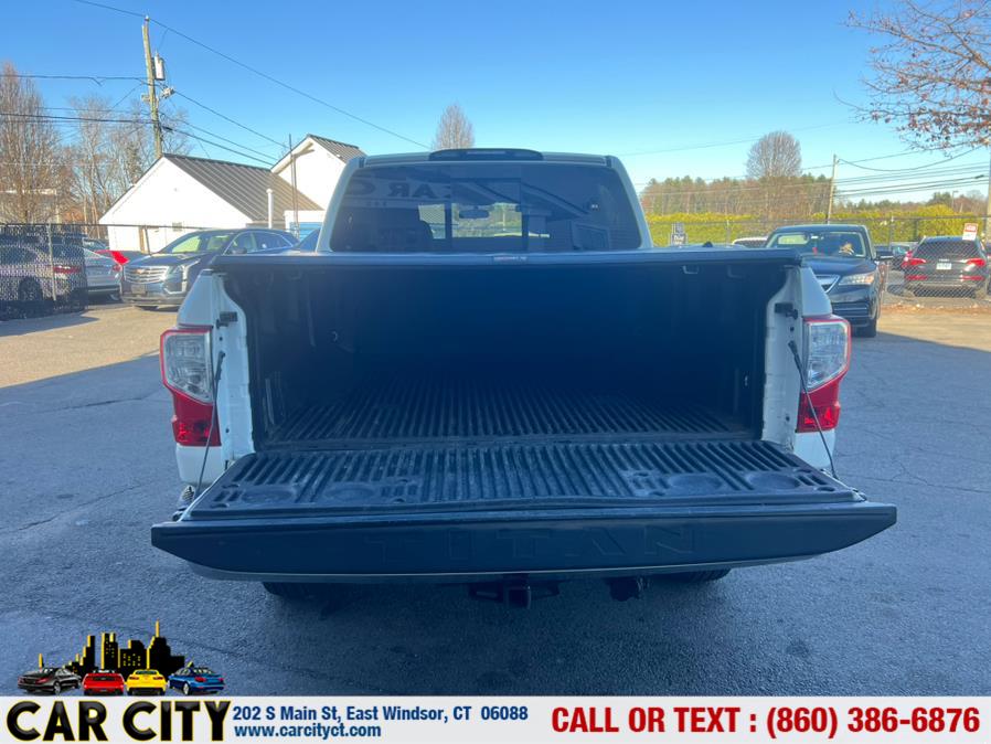 2017 Nissan Titan 4x4 Crew Cab S photo