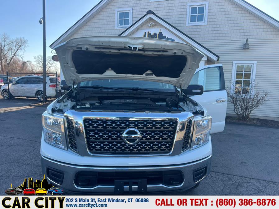 2017 Nissan Titan 4x4 Crew Cab S photo
