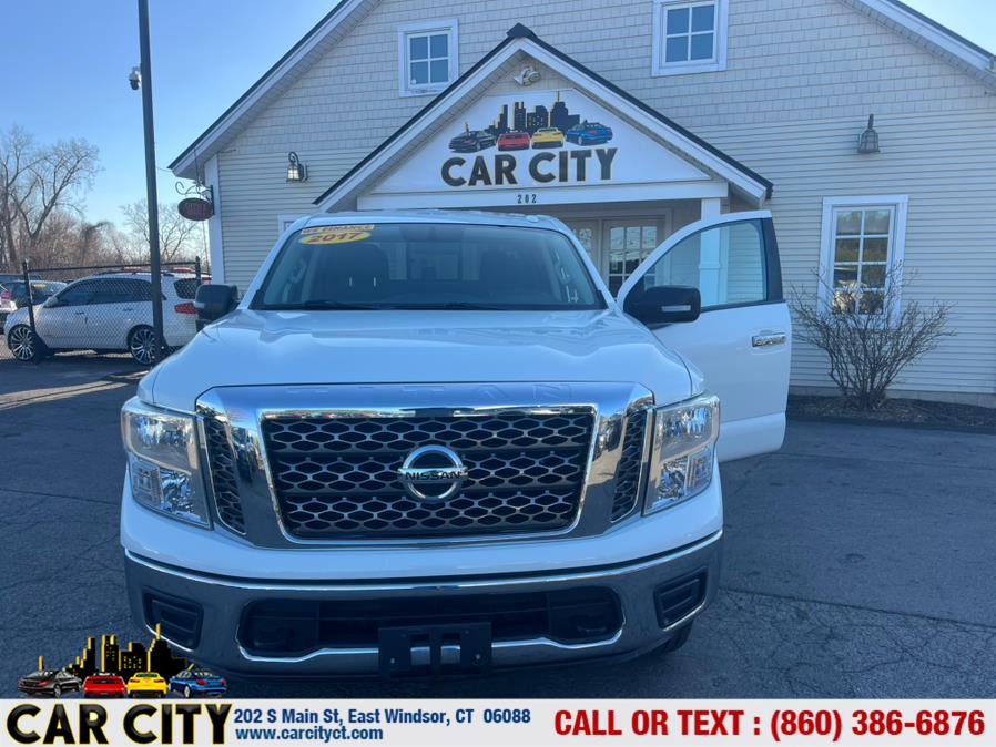 2017 Nissan Titan 4x4 Crew Cab S photo
