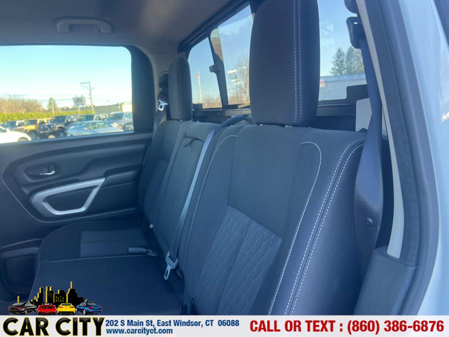2017 Nissan Titan 4x4 Crew Cab S photo