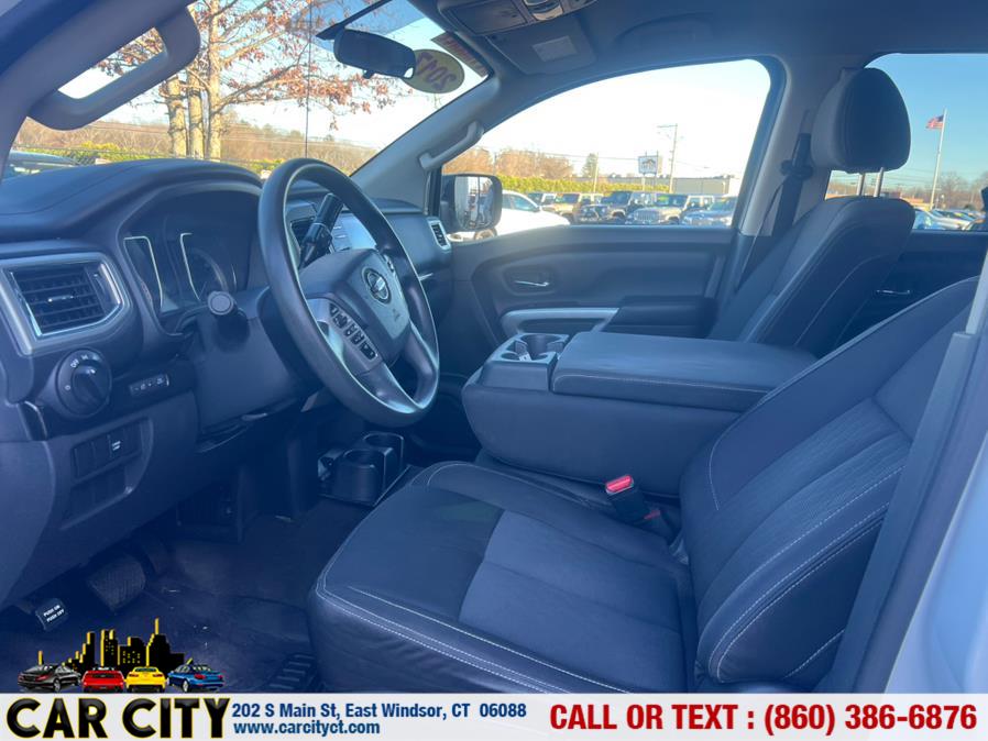2017 Nissan Titan 4x4 Crew Cab S photo