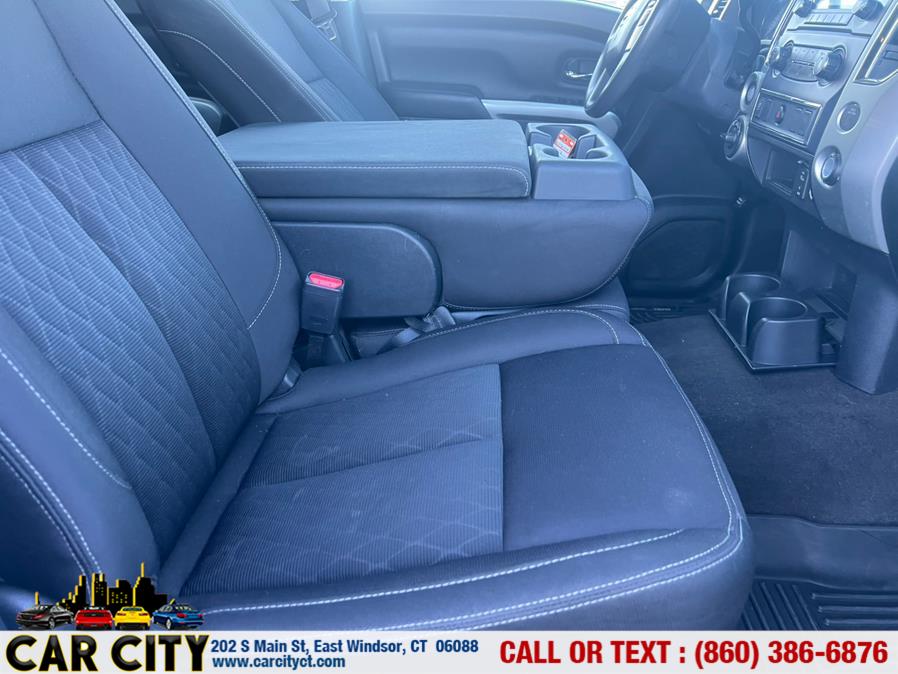 2017 Nissan Titan 4x4 Crew Cab S photo