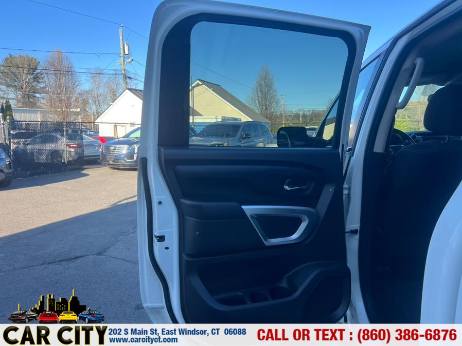 2017 Nissan Titan 4x4 Crew Cab S photo