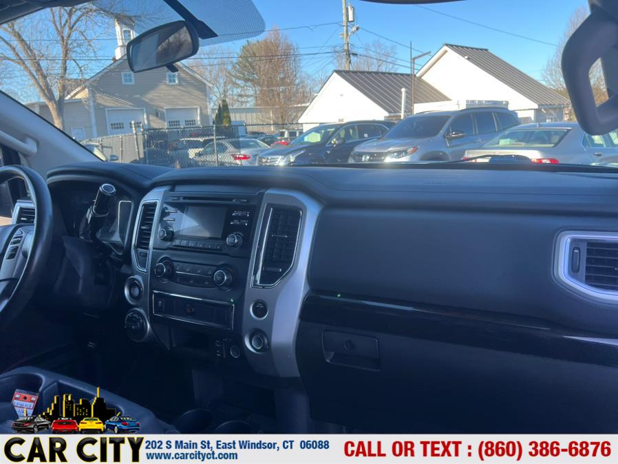 2017 Nissan Titan 4x4 Crew Cab S photo