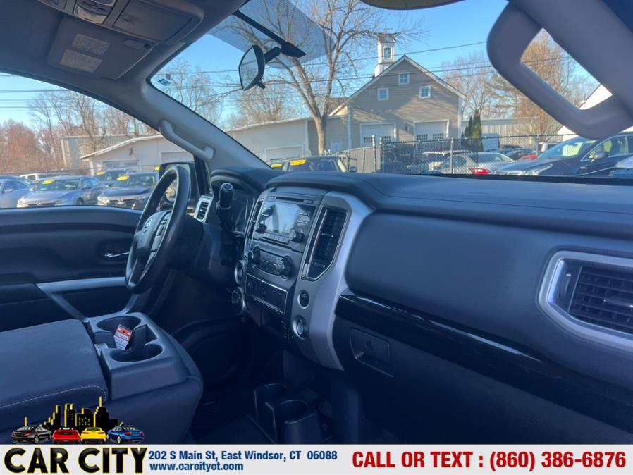 2017 Nissan Titan 4x4 Crew Cab S photo