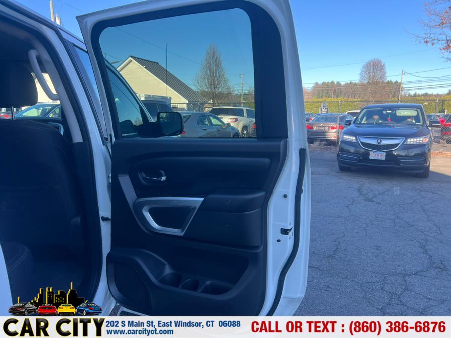 2017 Nissan Titan 4x4 Crew Cab S photo