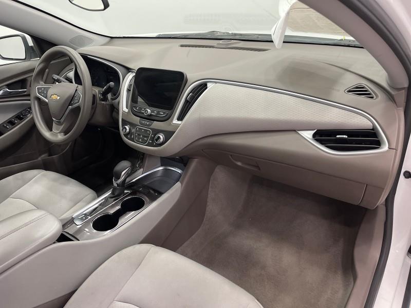 2022 Chevrolet Malibu LT photo