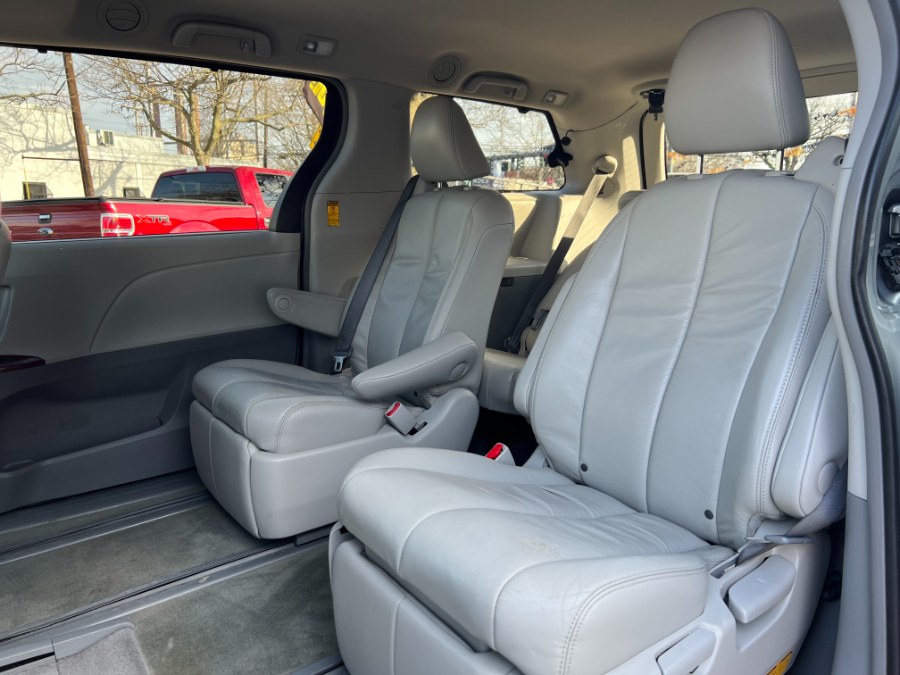 2014 Toyota Sienna XLE 7-Passenger photo
